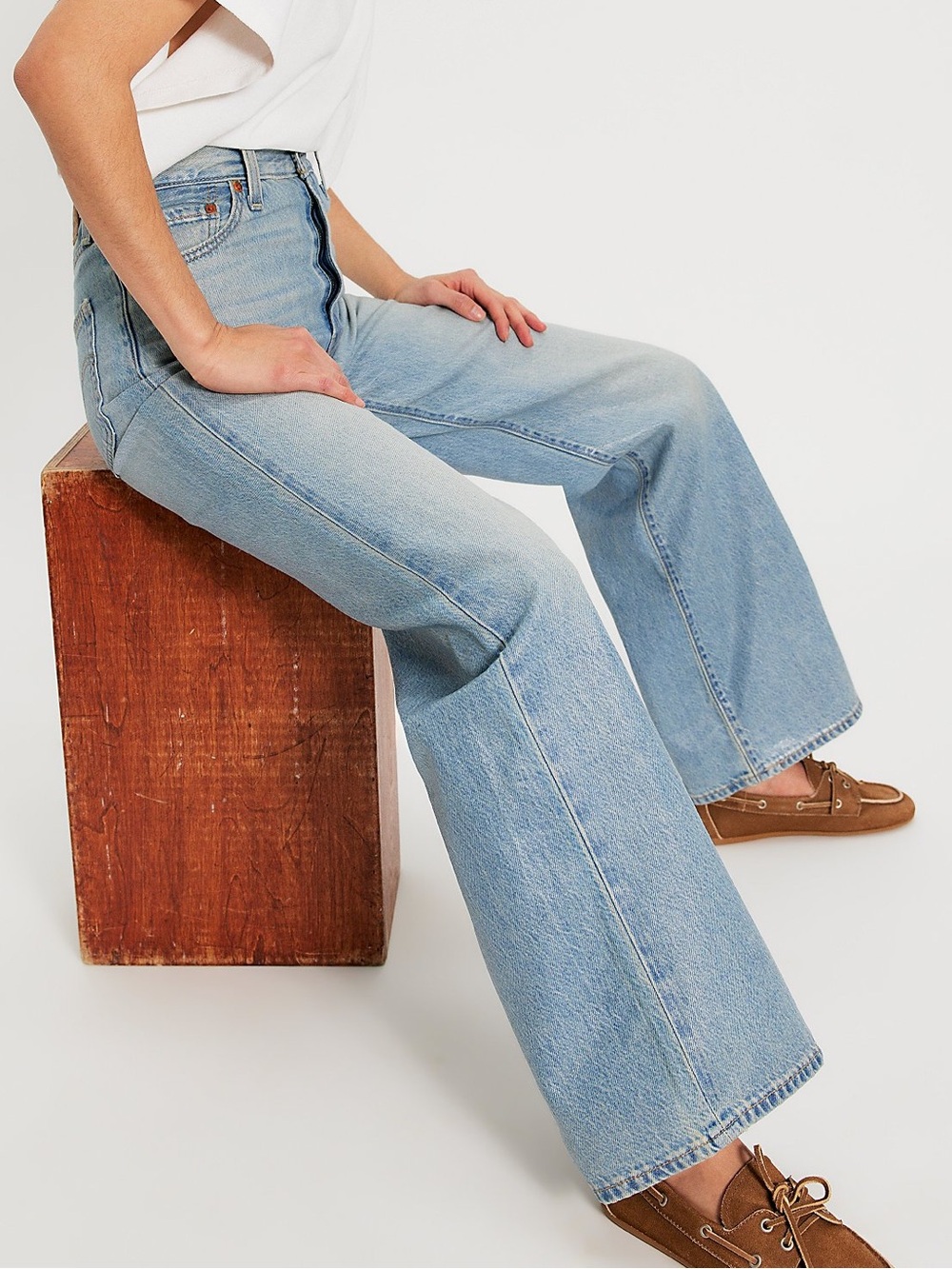 Levi’s Ribcage Wide Leg Jean - Picture 3 of 3